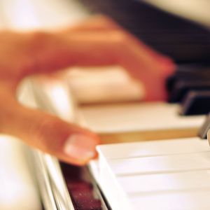 王馨瑶奶头走光露两点
