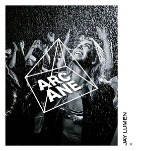 王馨瑶奶头走光露两点
