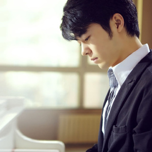 王馨瑶奶头走光露两点
